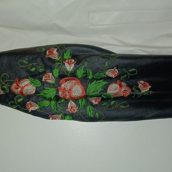 Women's Jacket - Picture 3 of 6